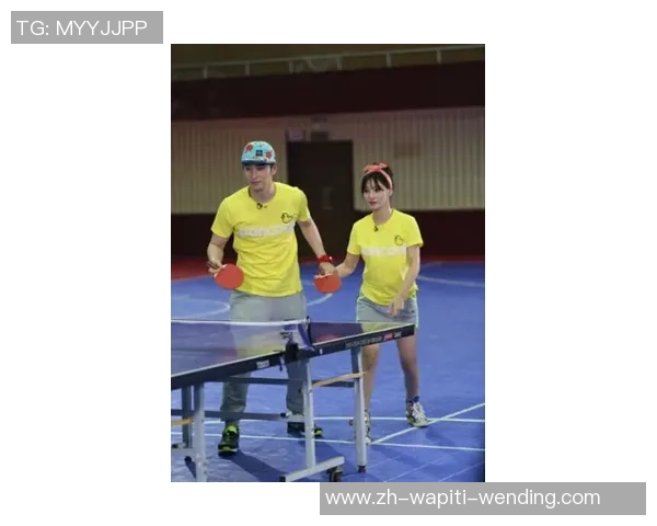 温馨！王楚钦澳门带着爸妈外出玩耍，全程牵着妈妈的手并肩同行